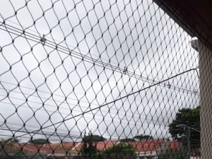 Redes de segurança anti-pombos em São José dos Campos