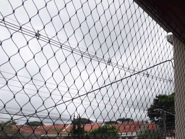 Redes de segurança anti-pombos em São José dos Campos
